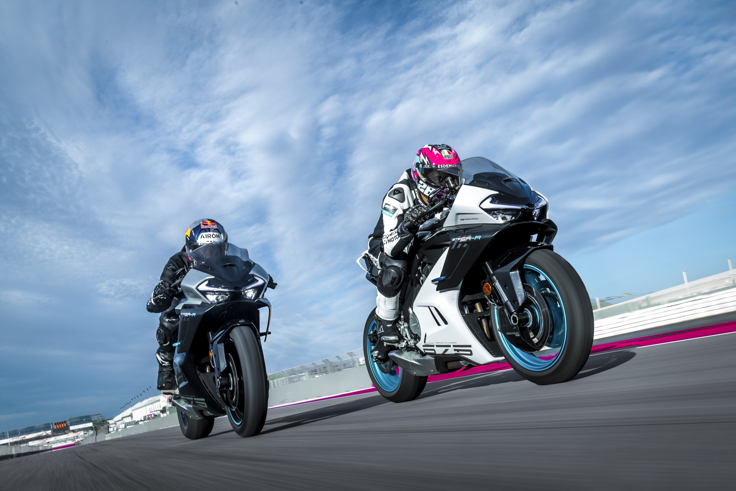 MOTOS
