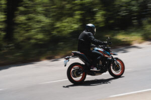125 Hyper Trail - Action (1)