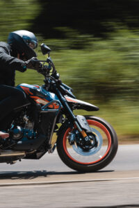 125 Hyper Trail - Action (6)